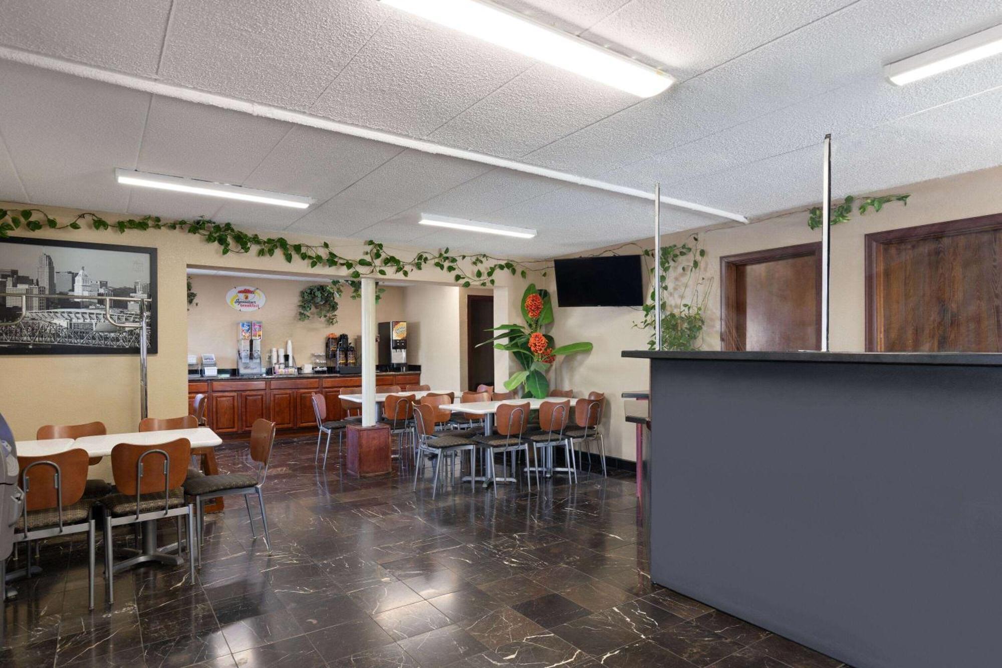 Super 8 By Wyndham Fort Mitchell Cincinnati Area Exterior photo