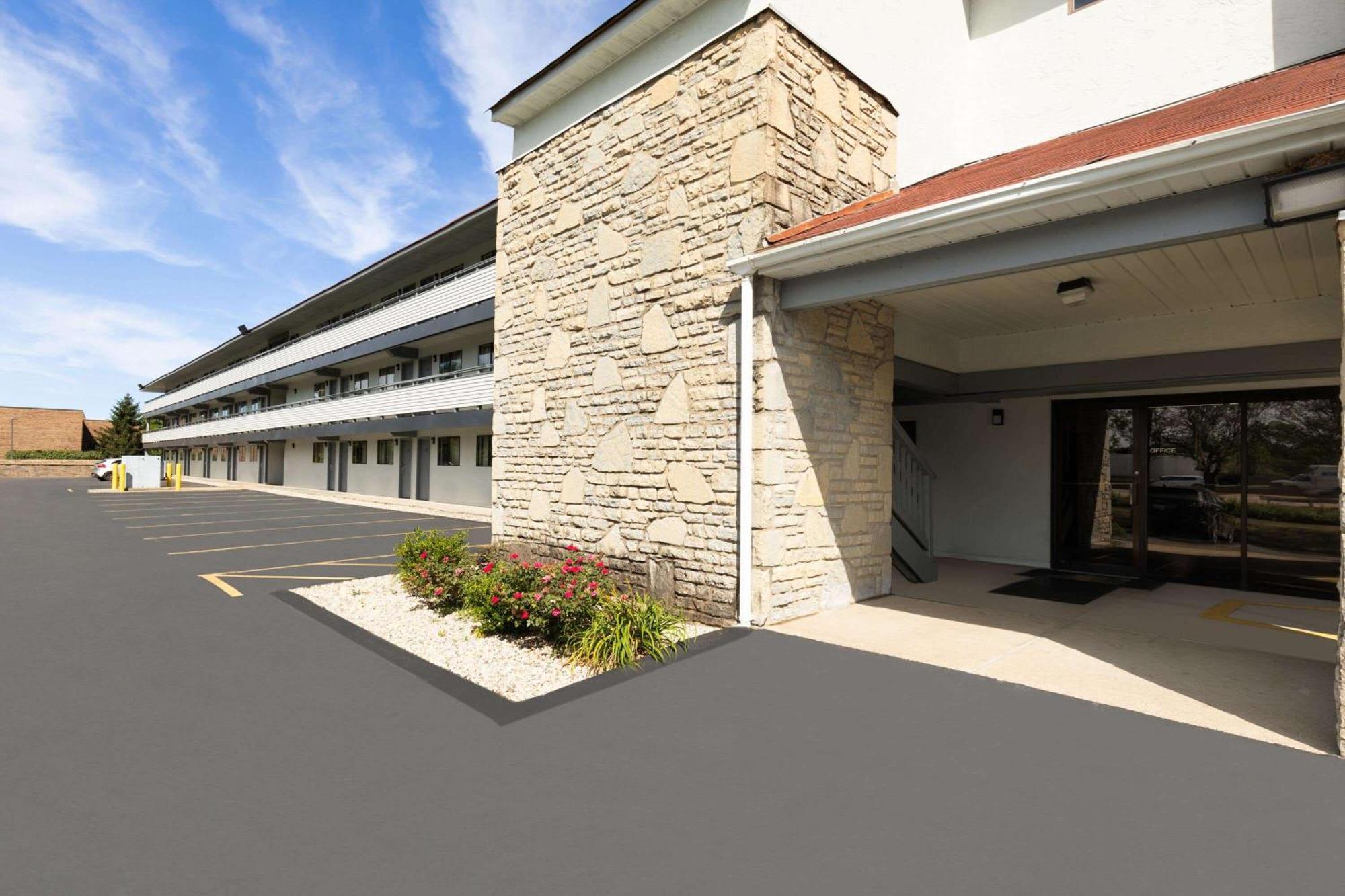 Super 8 By Wyndham Fort Mitchell Cincinnati Area Exterior photo